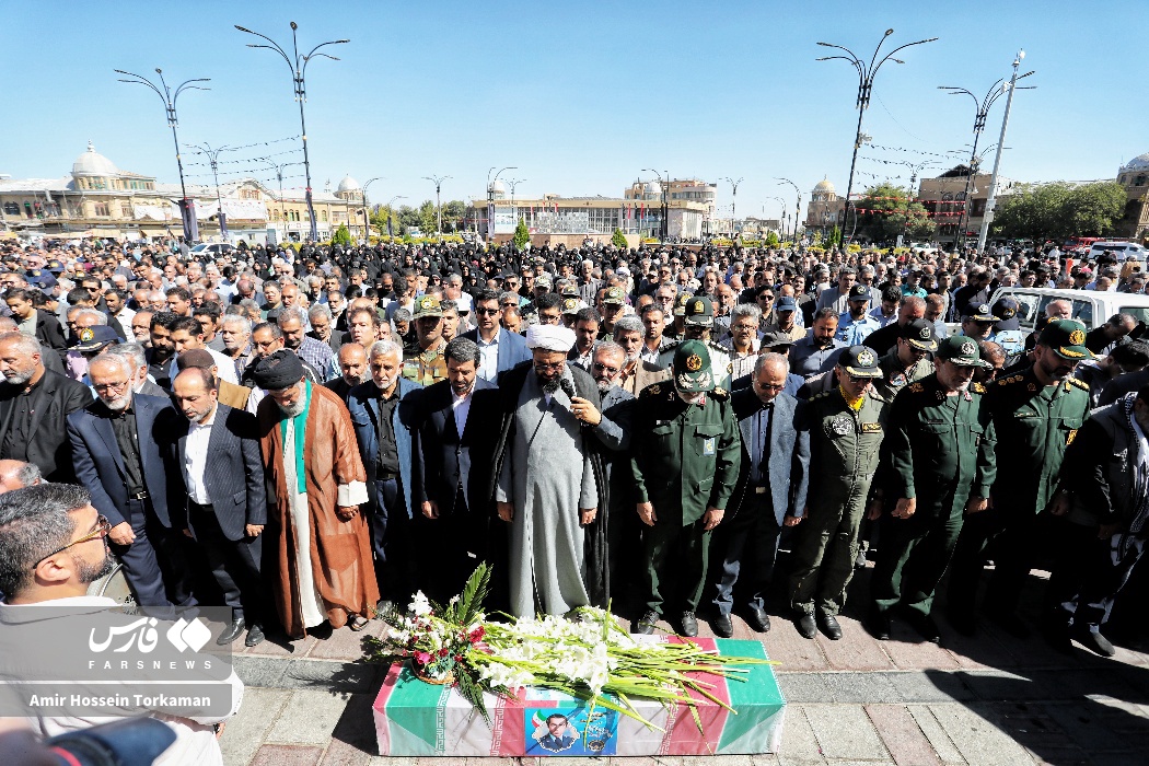 عکس/ تشییع پیکر همافر شهید خلبان «محمد خاکی‌زاده» در همدان