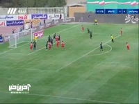 اولین فرصت پرسپولیس برای گل به چادر ملو توسط فرشاد فرجی