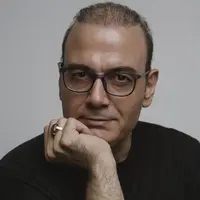 اجرای «شمع و پروانه منم» توسط علیرضا قربانی 