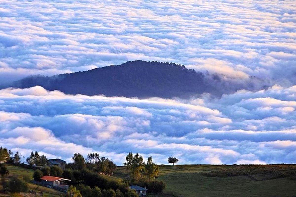 طبیعت زیبای روستای فیلبند بر فراز اقیانوسی از ابر