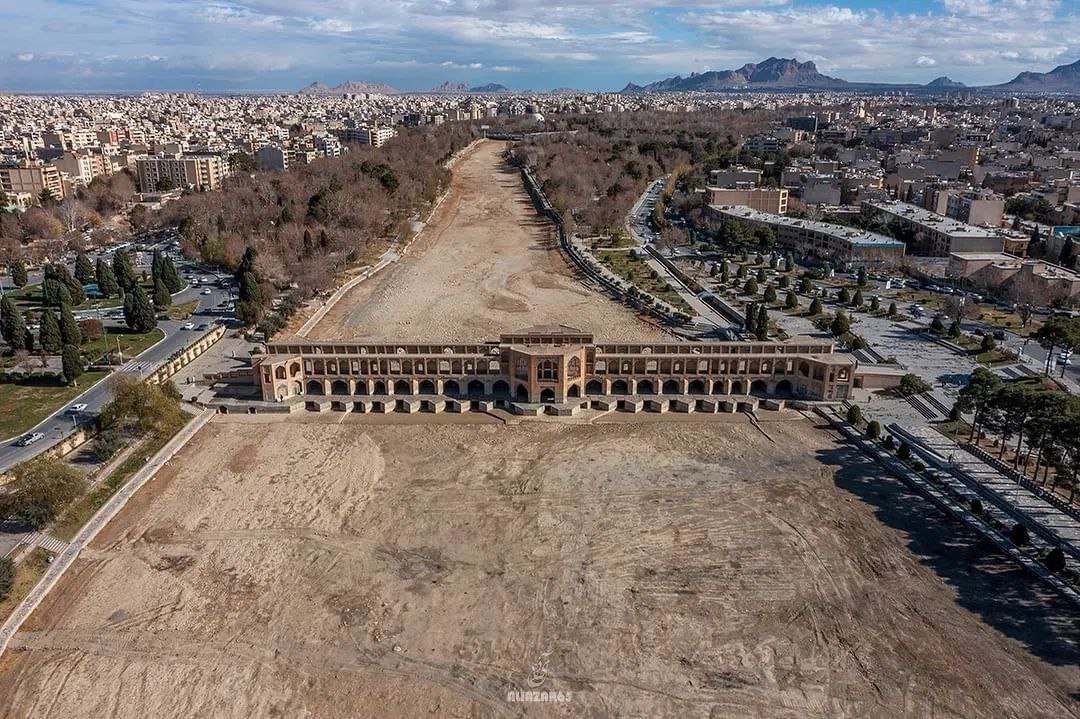 نمای هوایی از پل خواجو و حال و روز ناخوشِ زاینده رود