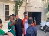 سلفی هواداران پرسپولیس پس از عقد قرارداد با کریم باقری