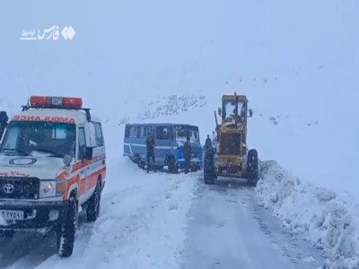 امدادرسانی به خودروهای گرفتار در برف خلخال