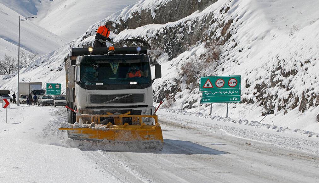 مسیر پیرانشهر - مرز تمرچین برف‌‎روبی و نمک‌پاشی شد