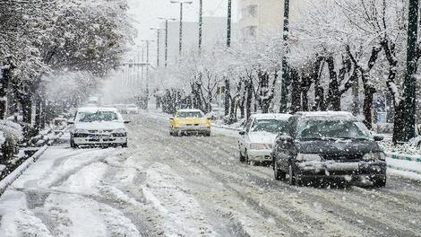 نمایی زیبا از بارش برف در شهر ارومیه