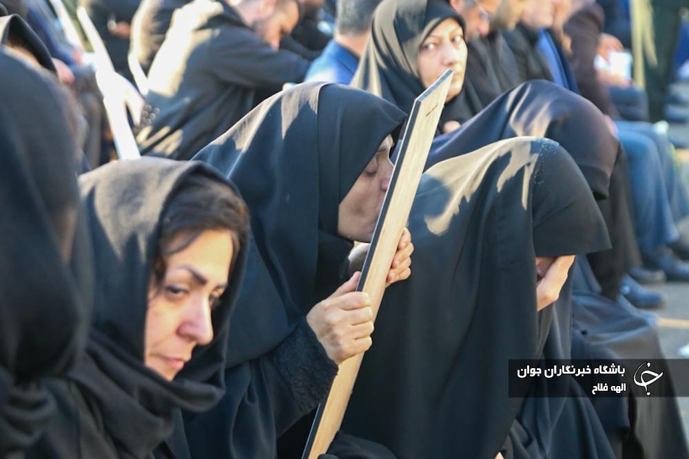 عکس/ تصاویری تلخ از مراسم تشییع پیکر دو تن از شهدای عملیات تروریستی 