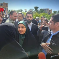 وزیر راه و شهرسازی در میان بازماندگان حادثه دیدگان طبس