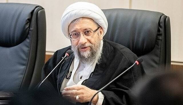 انتقادات تند و صریح آملی لاریجانی از نمایندگان مجلس