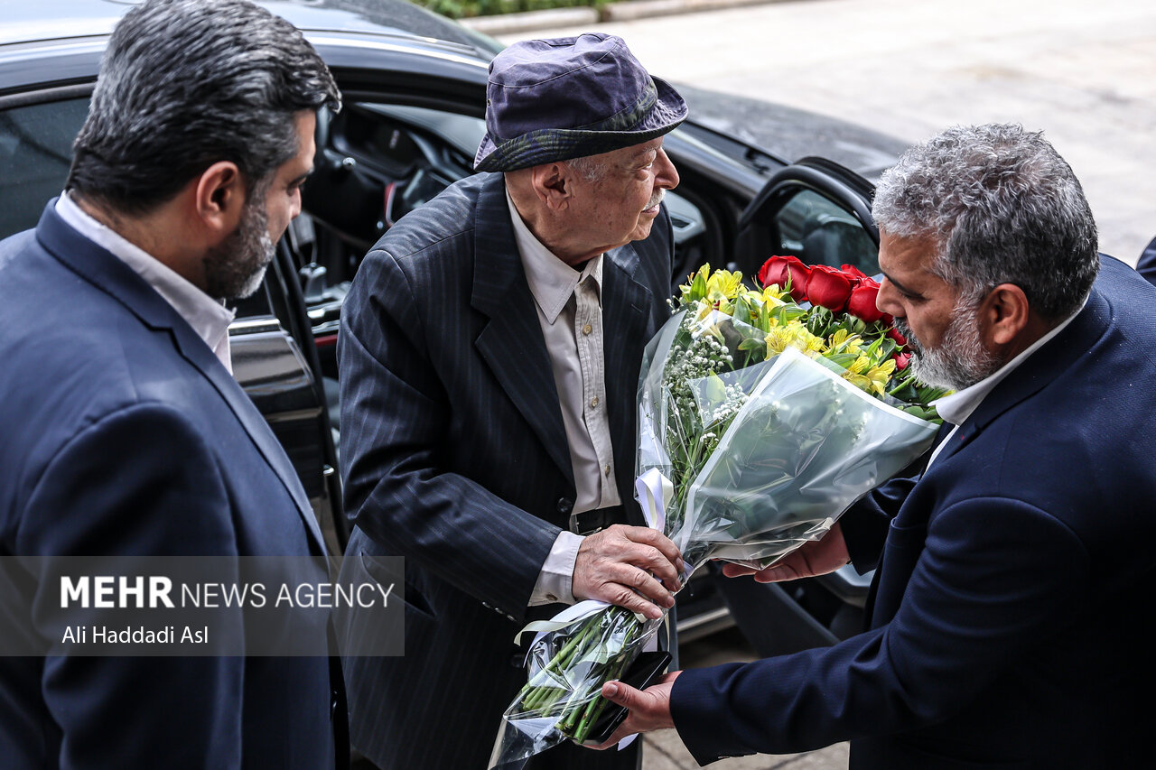 استقبال از فرهاد فخرالدینی در نشست خبری کنسرت منظومه سیمرغ