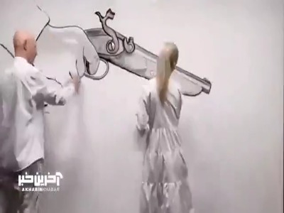 اجرای نقاشی زیبایی با عنوان «توهمی به نام دموکراسی آمریکایی!»