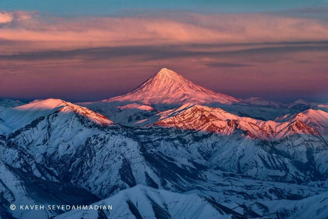 غروب زیبای آفتاب از زاویۀ قلۀ دماوند