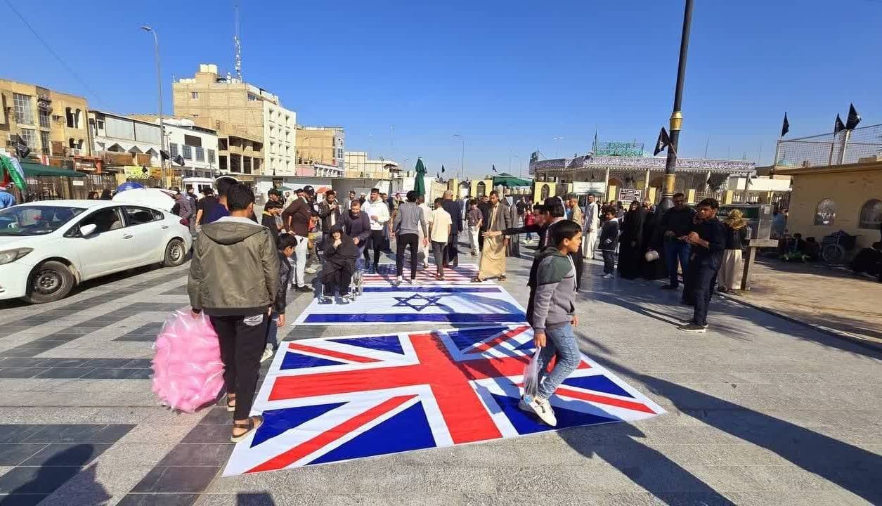 مردم کوفه پرچم‌های آمریکا، انگلیس و «اسرائیل» را آتش زدند