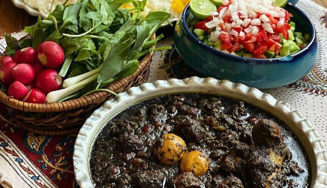 طرز تهیه قورمه سبزی خوشمزه و جا افتاده