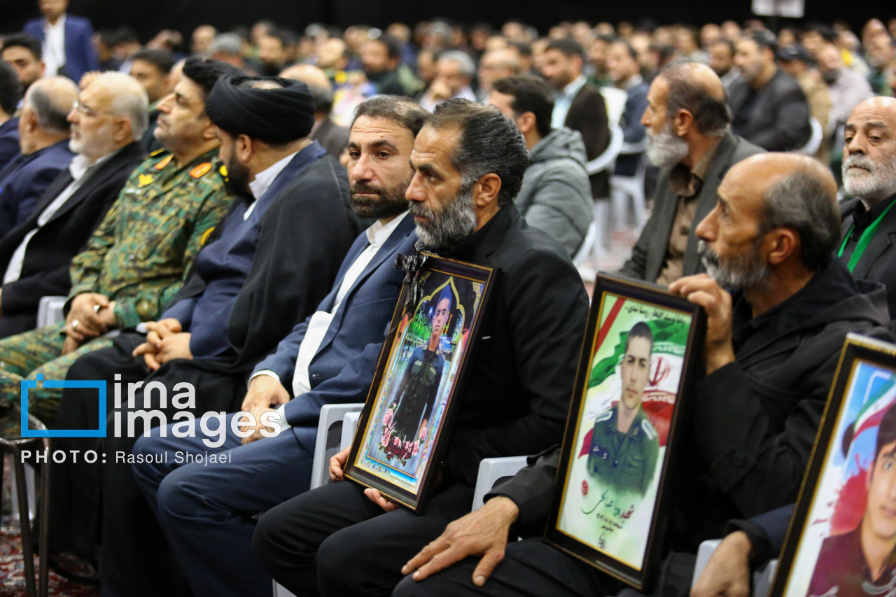 عکس/ حضور سردار رادان در چهلمین روز شهادت سردار «عباس نیلفروشان»