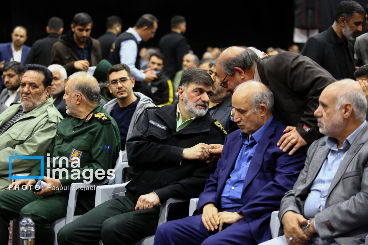 عکس/ حضور سردار رادان در چهلمین روز شهادت سردار «عباس نیلفروشان»