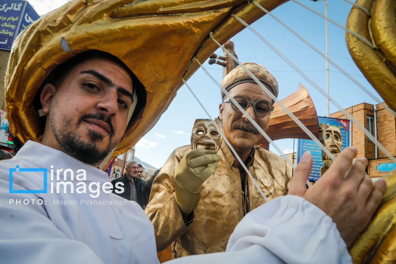 عکس/ کارناوال عروسکی جشنواره تئاتر کردستان