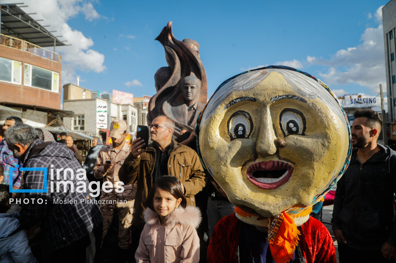 عکس/ کارناوال عروسکی جشنواره تئاتر کردستان