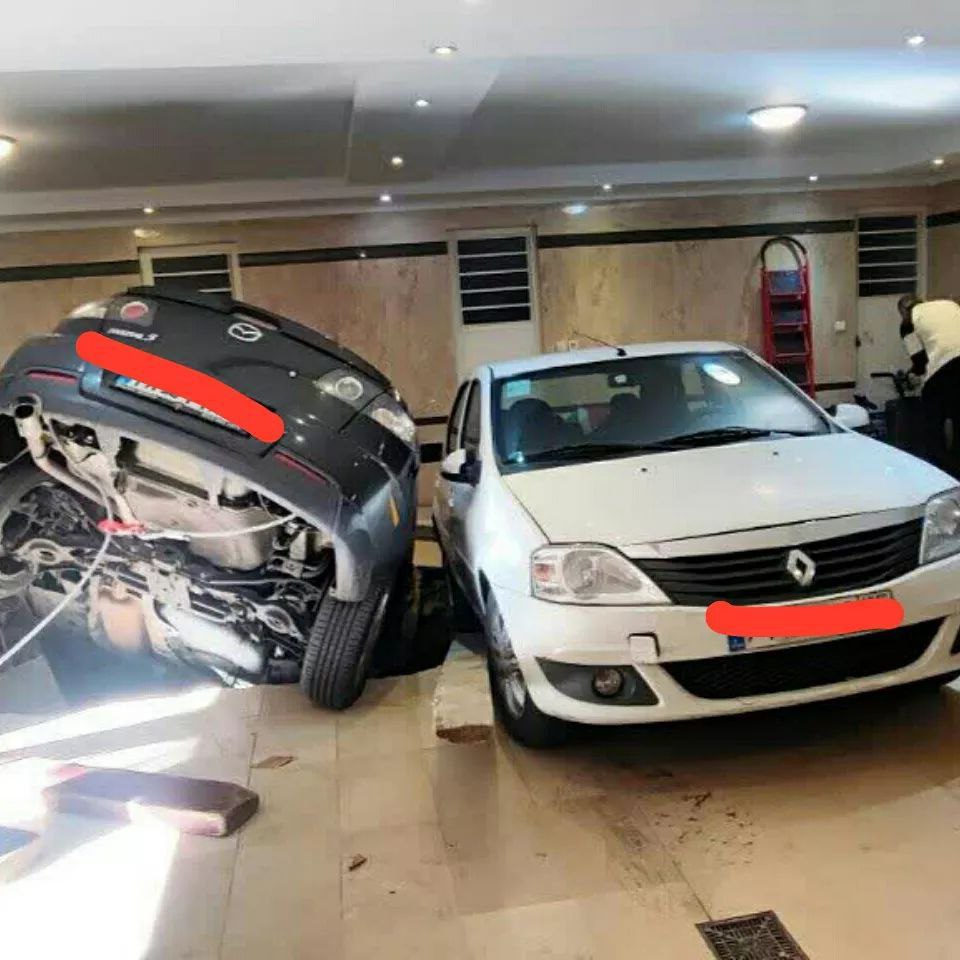 فروکش کردن یک پارکینگ و سقوط چند خودرو 