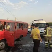 برخورد مینی‌بوس با درخت ۱۱ مصدوم بر جای گذاشت