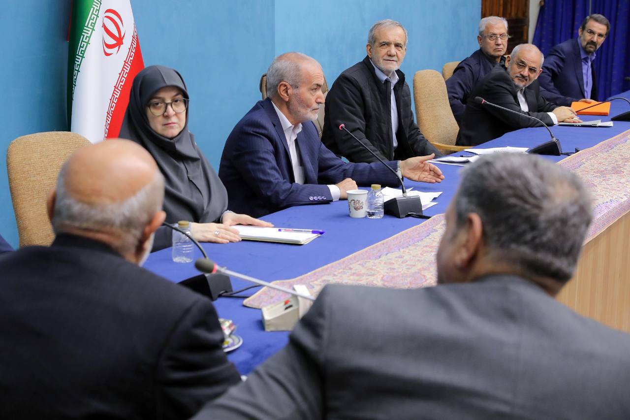 دیدار رییس جمهور با اعضای شورای مرکزی خانه احزاب 