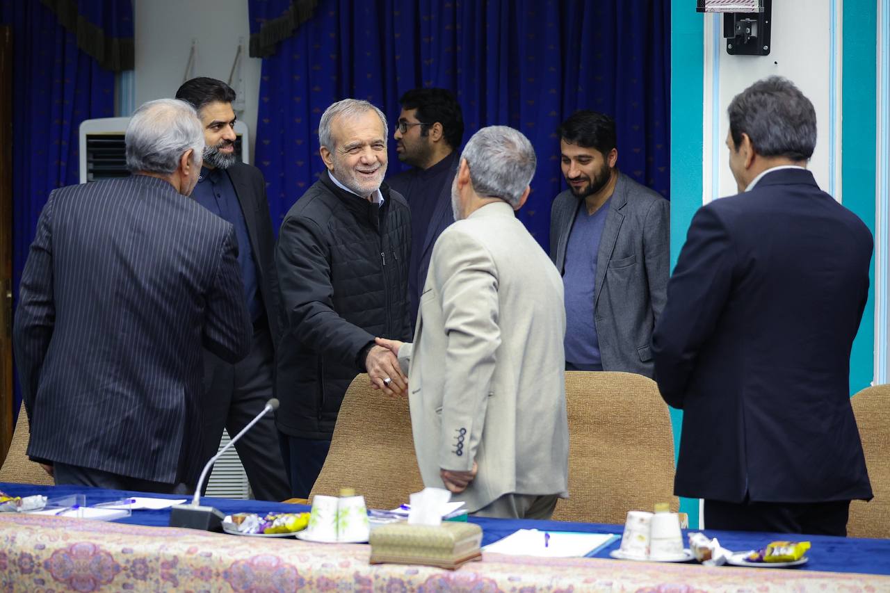 دیدار رییس جمهور با اعضای شورای مرکزی خانه احزاب 