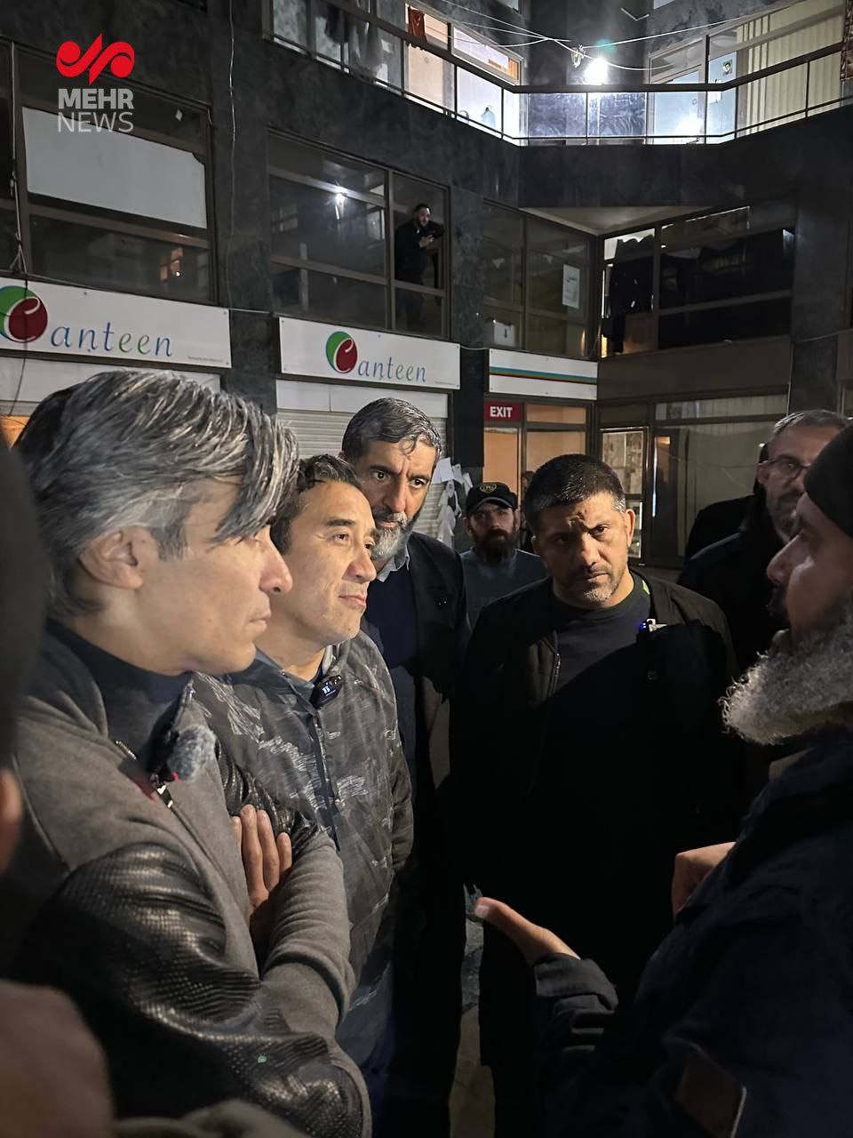عکس/ تصویری از خداداد عزیزی، وحید شمسایی و علیرضا دبیر در لبنان و مزار شهدای ضاحیه