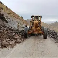 بارش باران باعث انسداد و کندی تردد در جاده سومار به گیلانغرب شد