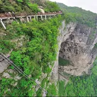 نردبان آسمان؛ تجربه محبوب گردشگری چین در ارتفاع ۱۵۰۰ متری