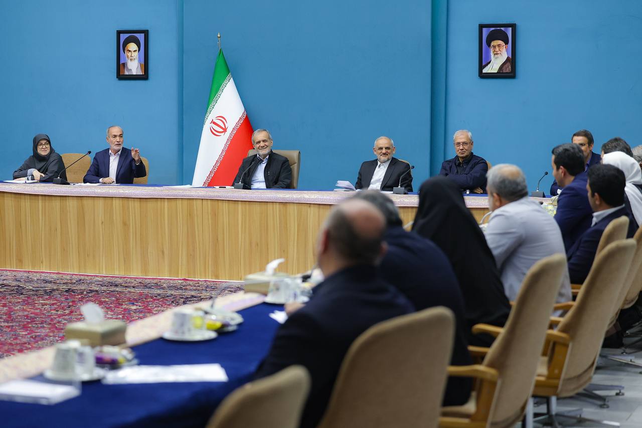 دیدار رییس جمهور با اعضای شورای مرکزی خانه احزاب 