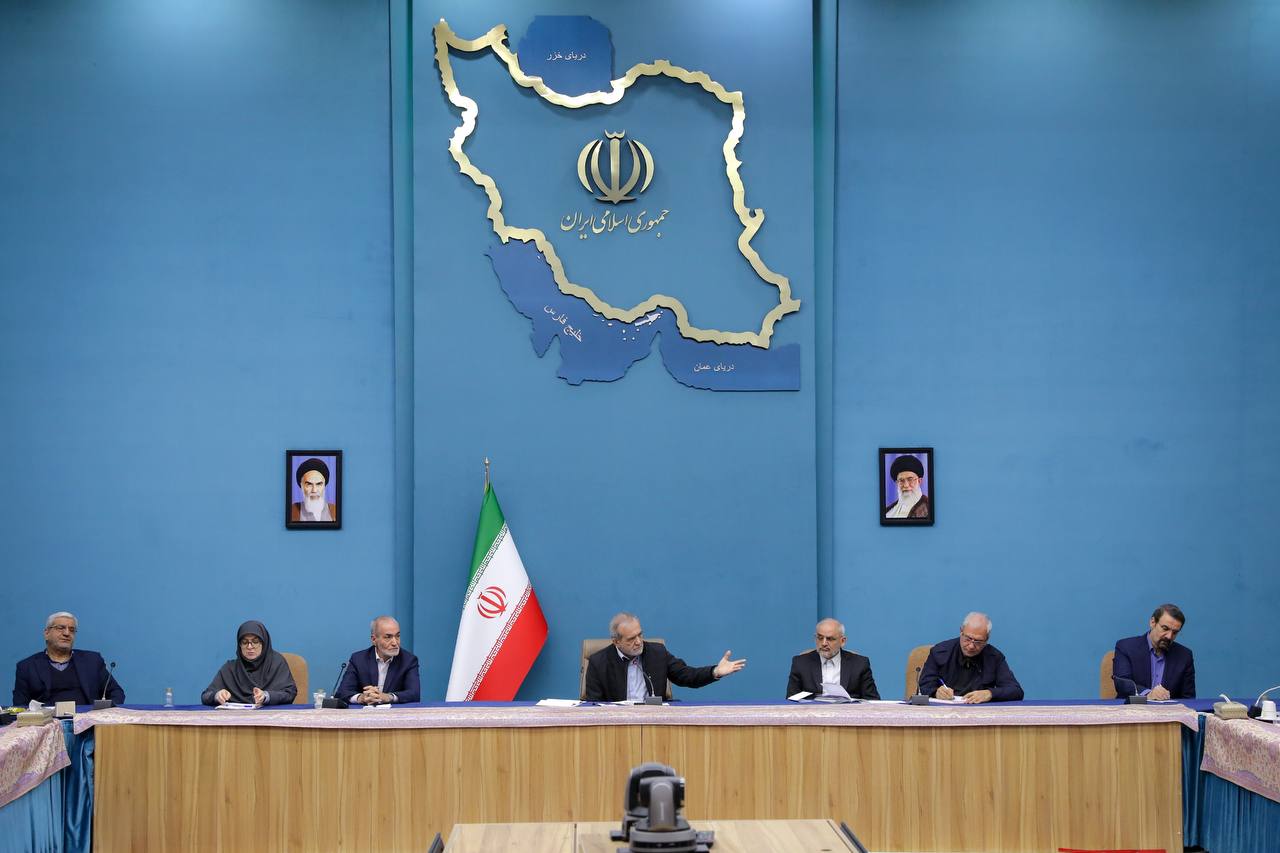 دیدار رییس جمهور با اعضای شورای مرکزی خانه احزاب 