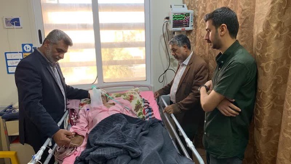 عیادت مدیرکل ارشاد هرمزگان از خواننده «سیاه زنگی»