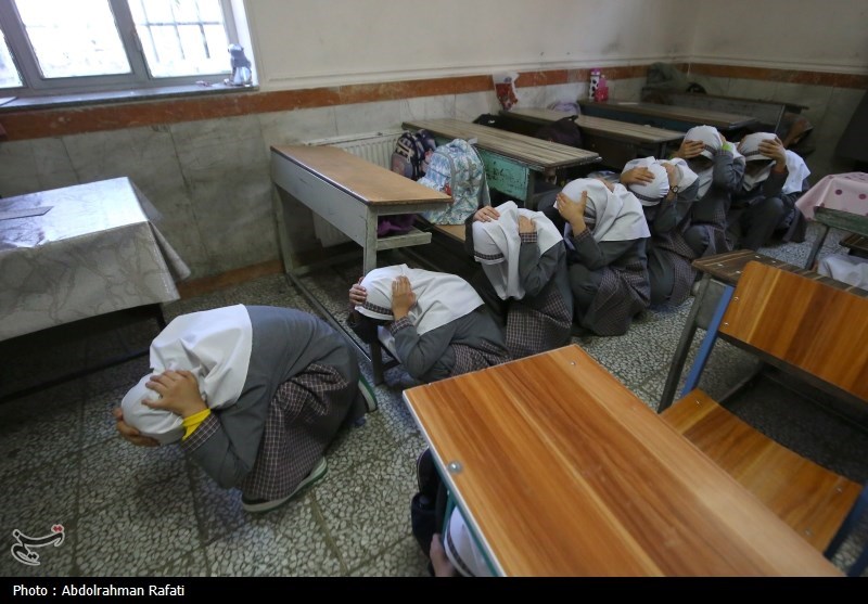 مانور سراسری ایمنی در برابر زلزله در مدارس همدان