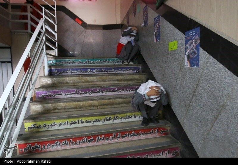مانور سراسری ایمنی در برابر زلزله در مدارس همدان
