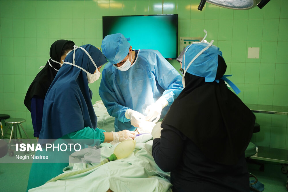 عکس/ جراحی کاشت حلزون شنوایی در بابل