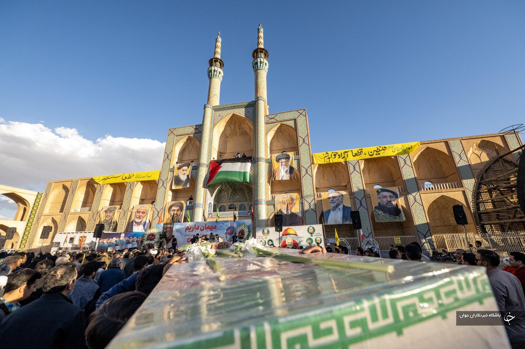 عکس/ استقبال مردم یزد از شهدای گمنام دفاع مقدس