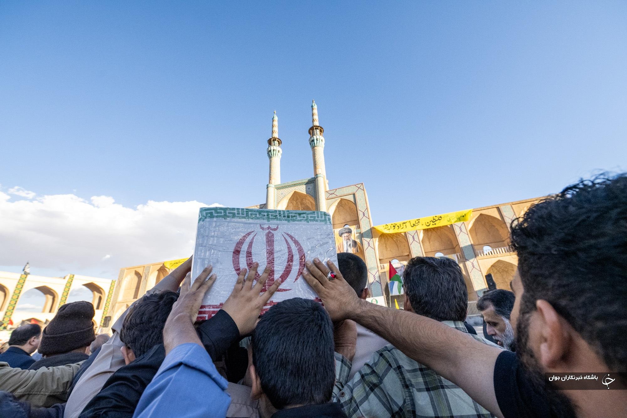 عکس/ استقبال مردم یزد از شهدای گمنام دفاع مقدس
