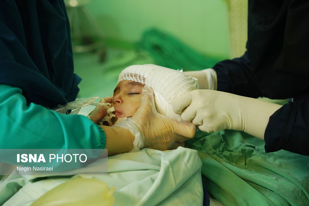 عکس/ جراحی کاشت حلزون شنوایی در بابل