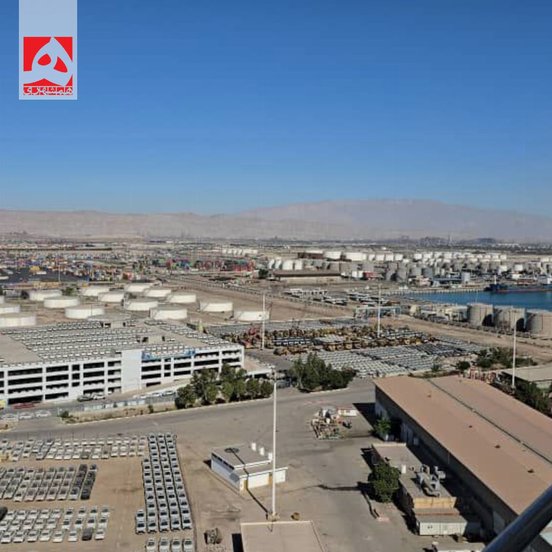 عکس/ هزاران دستگاه خودروی خارجی در بنادر و گمرکات استان هرمزگان!