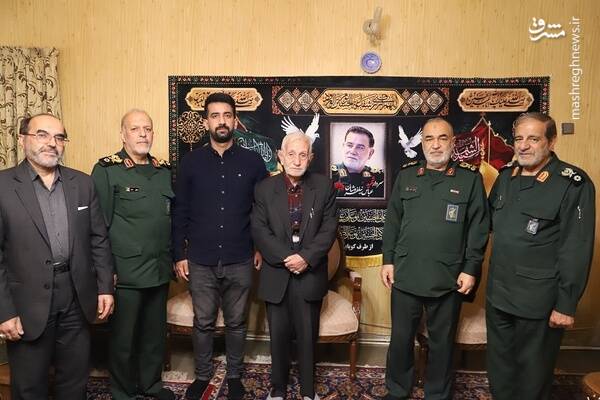 عکس/ دیدار سرلشکر سلامی با پدر شهید عباس نیلفروشان