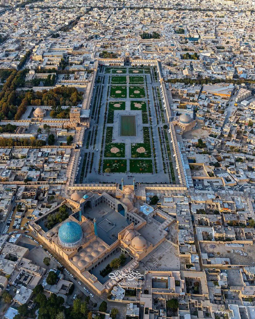 نمایی زیبا از میدان نقش جهان و مسجد جامع عباسی 