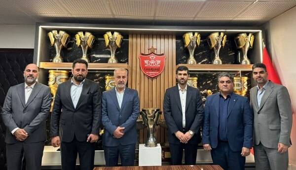 رونمایی از یک شرکت اقتصادی در باشگاه پرسپولیس 