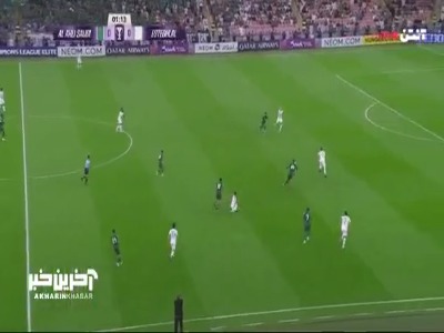 اشتباه مدافعان استقلال چیزی نمانده به گل اول الاهلی منجر شود