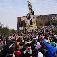 عکس/ شادی حامیان گروه تحریرالشام در حلب پس از سقوط دولت سوریه