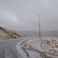 برف و باران برخی جاده‌های قزوین را لغزنده کرد