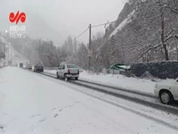 بارش برف پاییزی و چهره سفیدپوش جاده کرج - کندوان