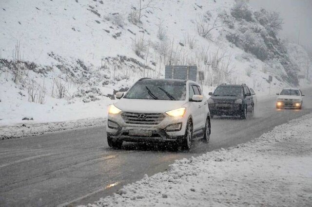 بارش برف در محور چالوس آغاز شد