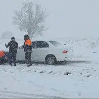 نجاتگران زنجان به ۴۲۰ شهروند گرفتار در برف و کولاک امدادرسانی کردند