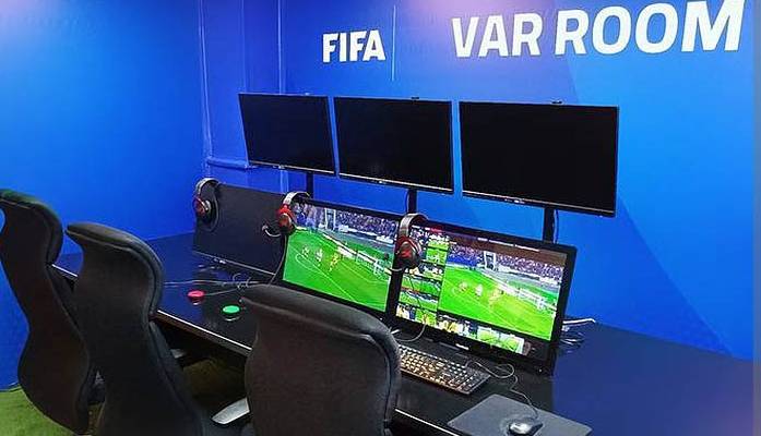 VAR، کمیته داوران را به دردسر انداخت!