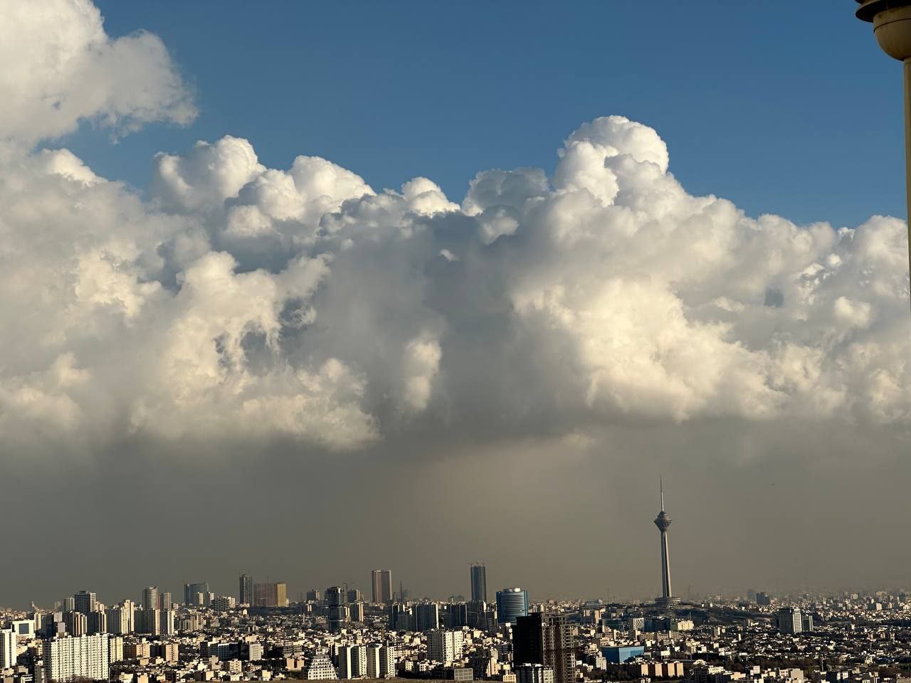 تصویری از تهران پس از وزش باد