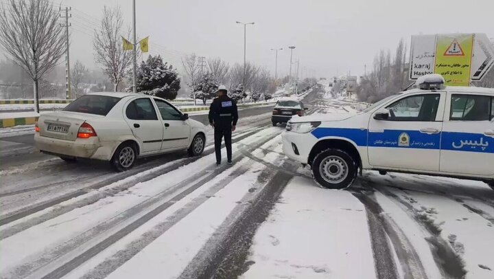 جاده‌های مناطق کوهستانی خراسان رضوی یخ‌زده است